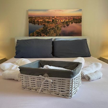 Lotus Home Eleganza E Accoglienza A Mântua Exterior foto